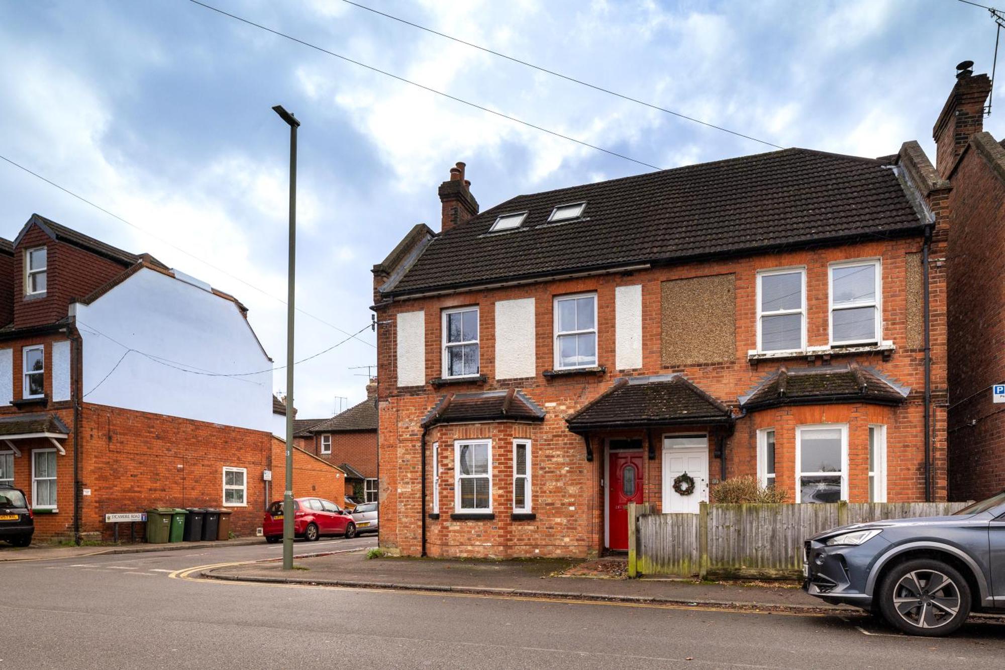 Family Home In Central Guildford With Parking Eksteriør bilde