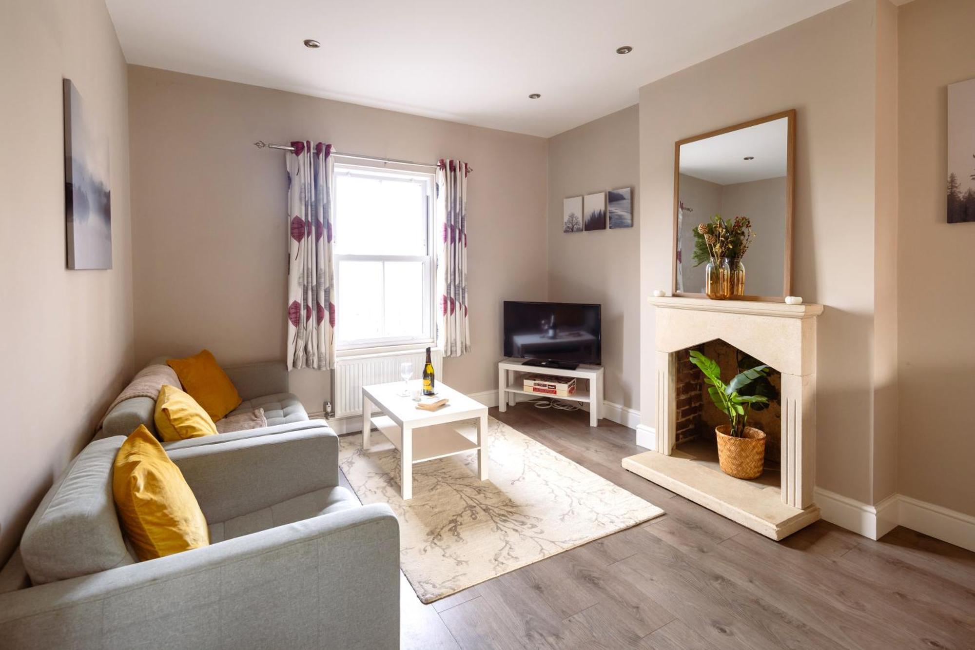 Family Home In Central Guildford With Parking Eksteriør bilde