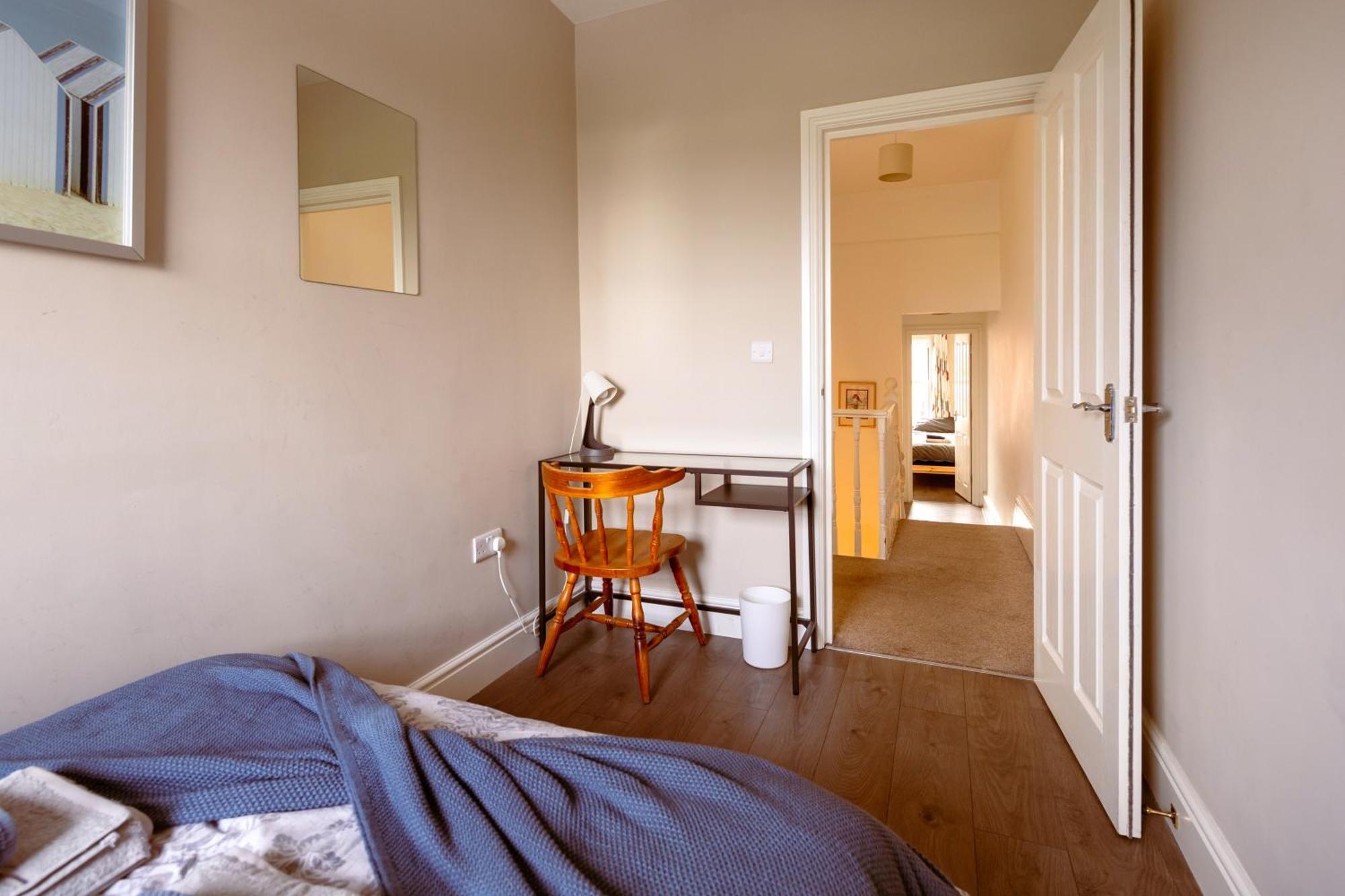 Family Home In Central Guildford With Parking Eksteriør bilde