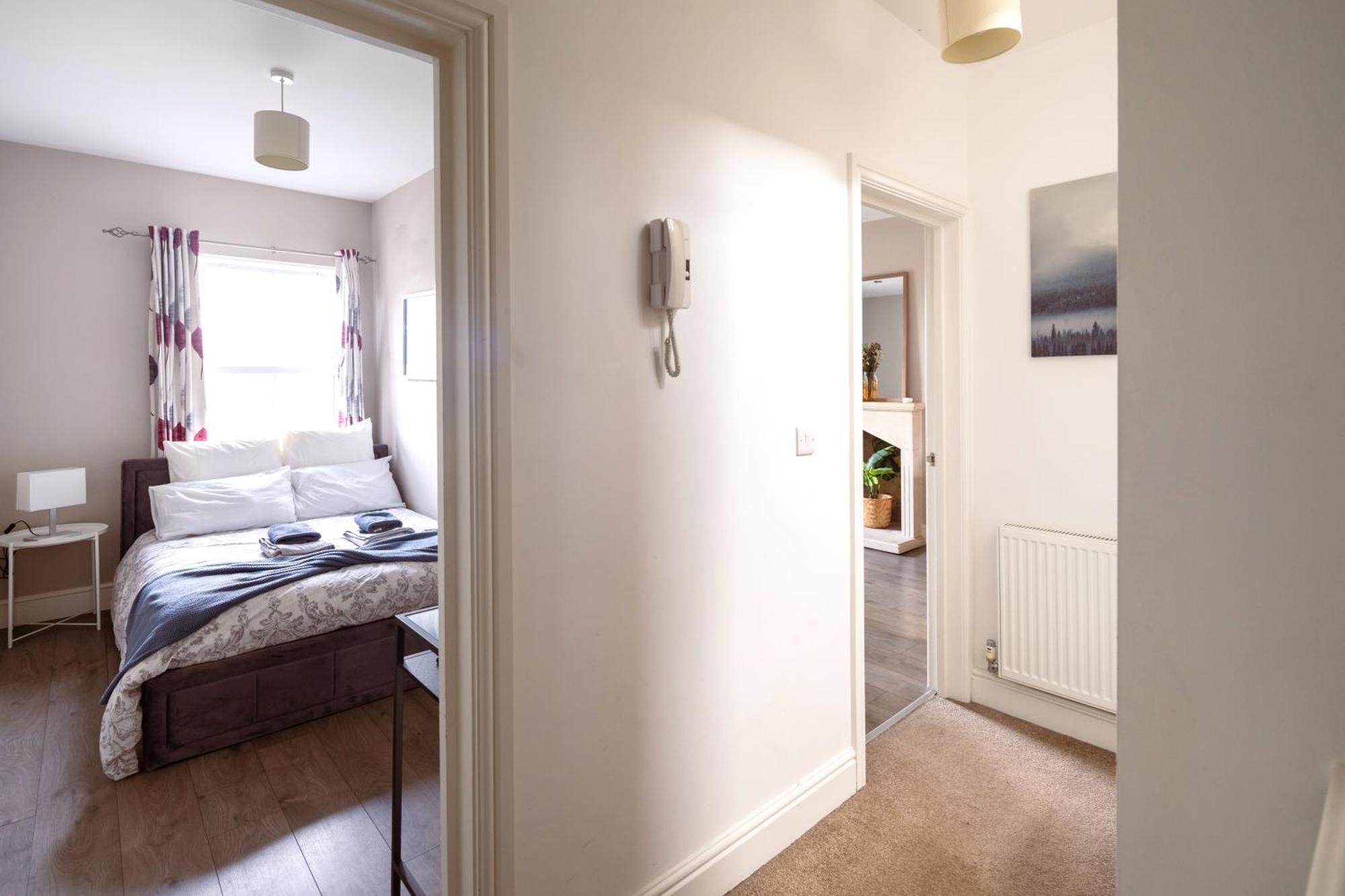 Family Home In Central Guildford With Parking Eksteriør bilde