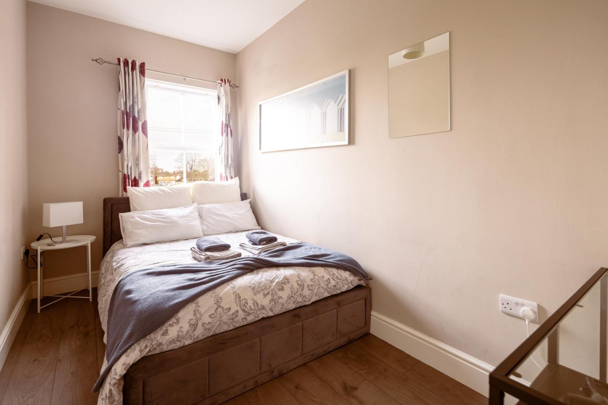 Family Home In Central Guildford With Parking Eksteriør bilde